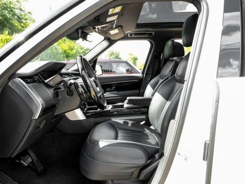 Used 2023 Land Rover Range Rover SE AWD/4WD image 3