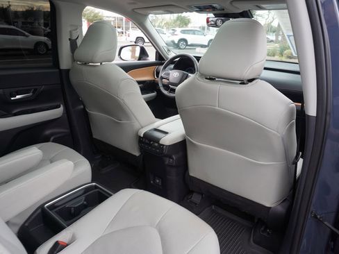 Used 2025 Toyota Grand Highlander Limited image 11