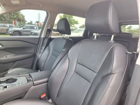 Used 2024 Nissan Rogue SL FWD image 11