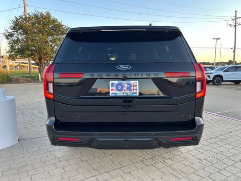 Used 2025 Ford Expedition Max Platinum w/ Stealth Appearance Package AWD/4WD image 5