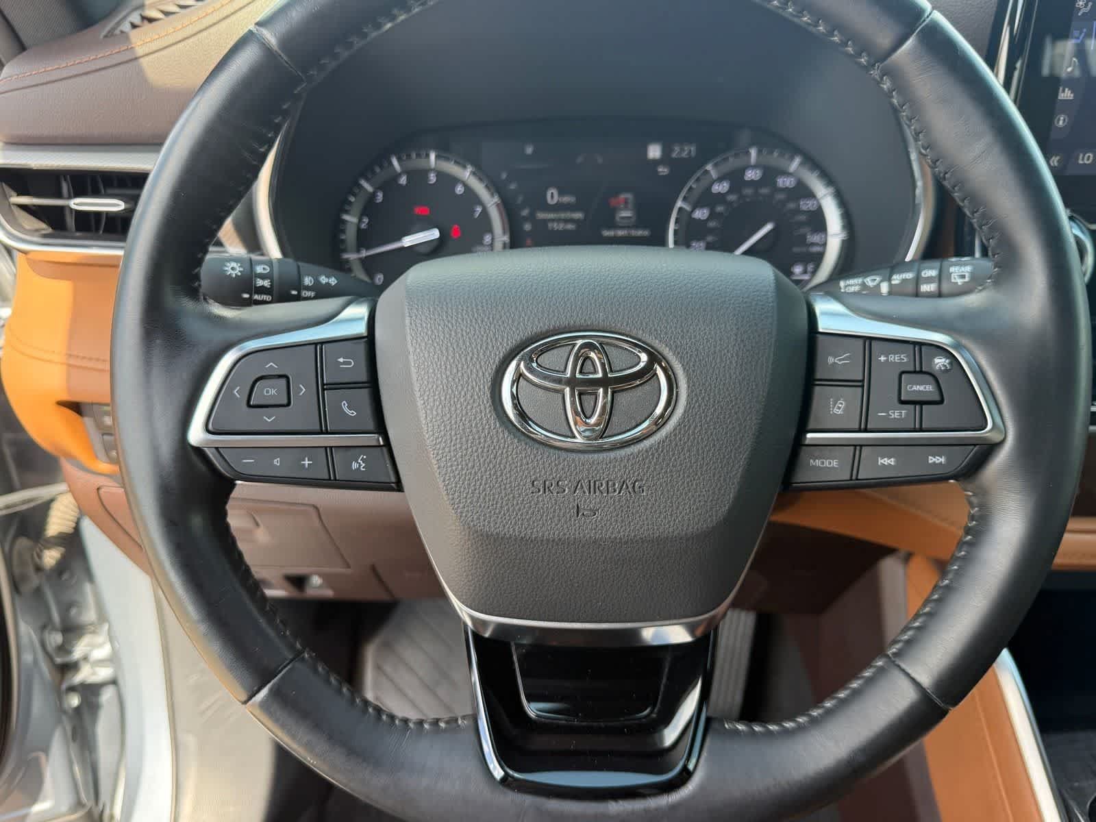 Used 2021 Toyota Highlander Platinum AWD/4WD image 15