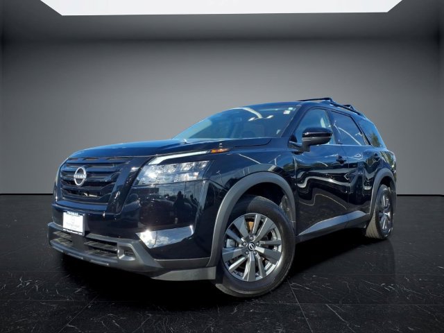 Used 2024 Nissan Pathfinder SV w/ Black Appearance Package AWD/4WD image 3