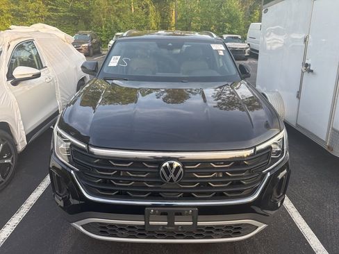 Used 2025 Volkswagen Atlas Cross Sport SE AWD/4WD image 7