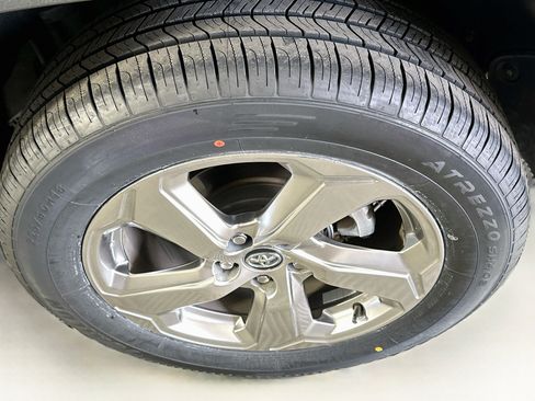 Used 2021 Toyota RAV4 Limited AWD/4WD image 11