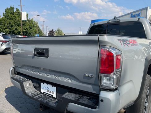 Used 2021 Toyota Tacoma TRD Off-Road w/ TRD Premium Off Road Package AWD/4WD image 14