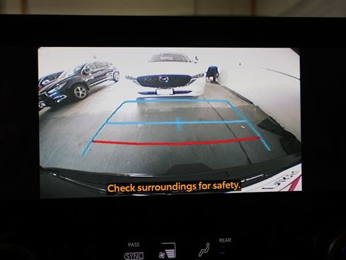 Used 2025 Toyota Highlander XLE FWD image 25
