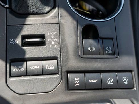 Used 2022 Toyota Highlander XLE AWD/4WD image 36
