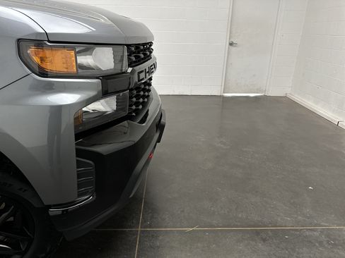 Used 2019 Chevrolet Silverado 1500 Custom Trail Boss w/ Custom Convenience Package AWD/4WD image 2