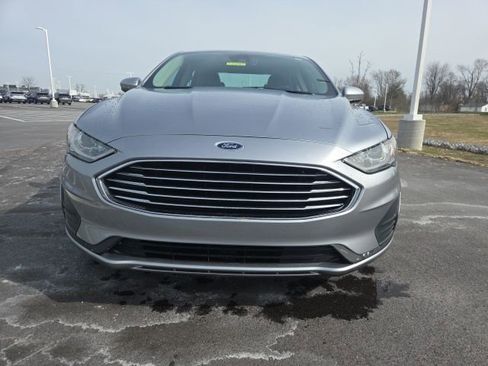 Used 2020 Ford Fusion SE FWD image 3