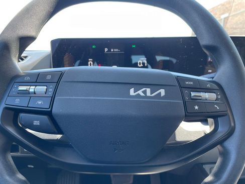 Used 2025 Kia K4 FWD image 27