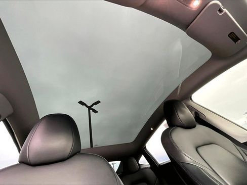 Used 2022 Tesla Model Y Performance image 21