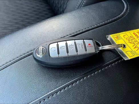 Used 2020 Nissan Rogue SV image 10