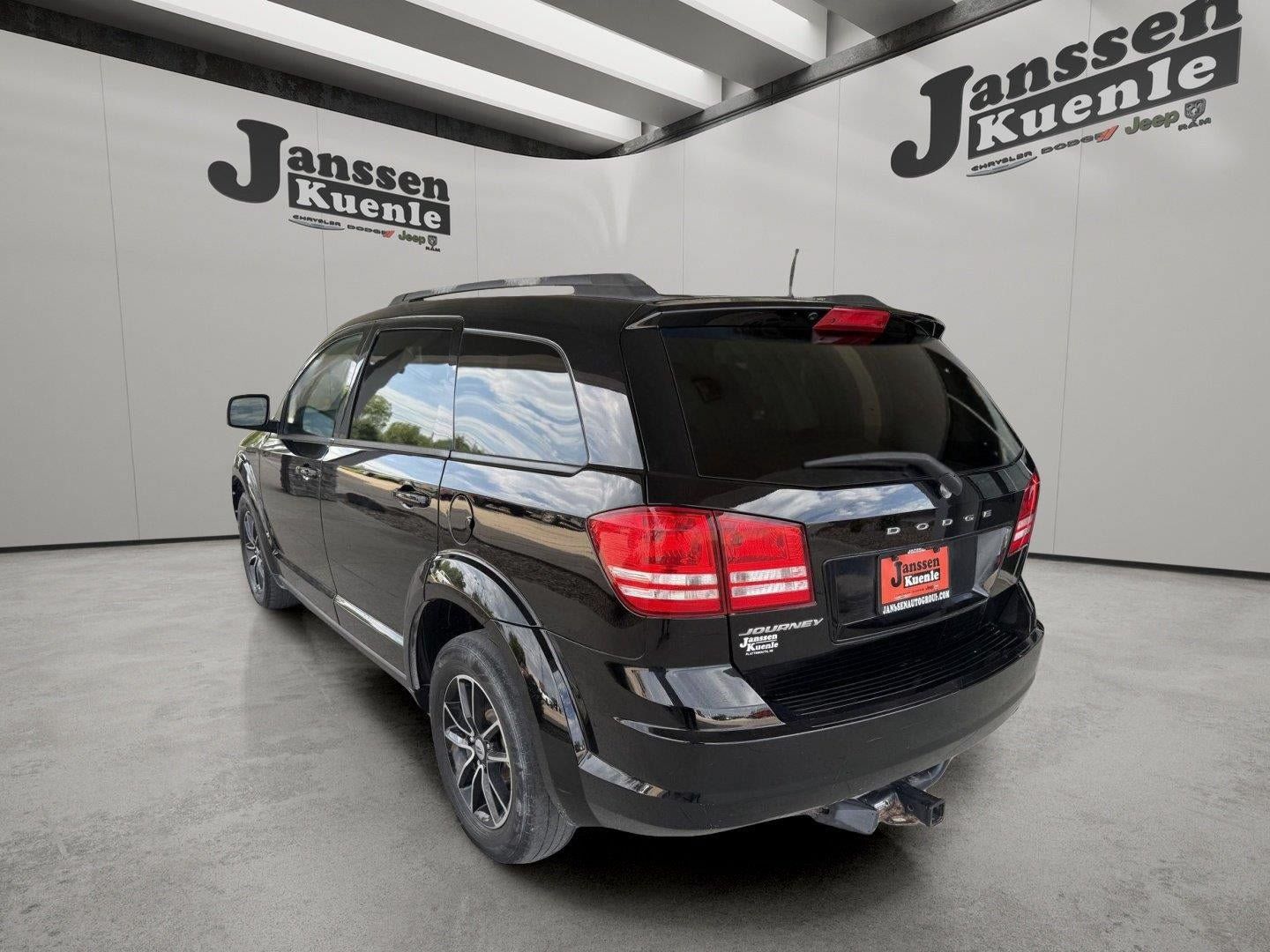 Used 2018 Dodge Journey SE w/ Blacktop Package FWD image 2