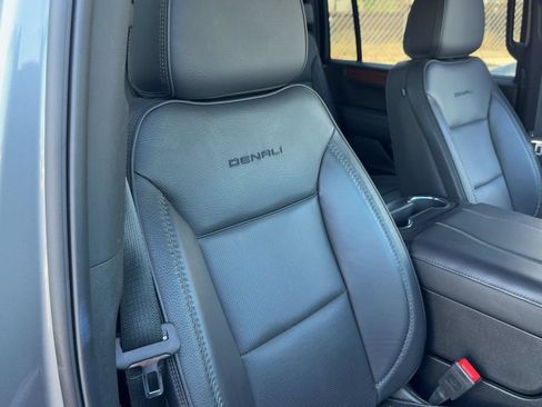 Used 2025 GMC Yukon XL Denali RWD image 13