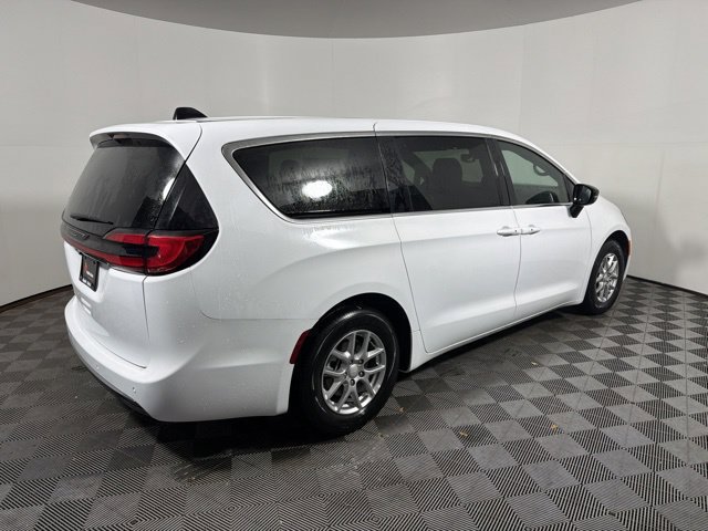 New 2027 Chrysler Pacifica Select FWD image 13