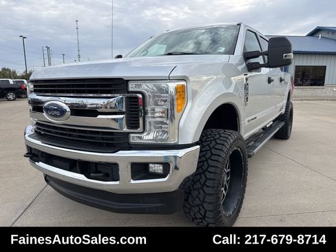 Used 2017 Ford F250 XLT w/ XLT Value Package image 3