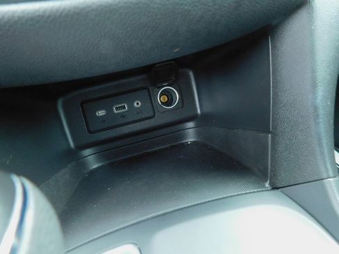 Used 2021 Chevrolet Equinox LT image 31