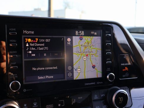 Used 2020 Toyota Highlander XLE image 23