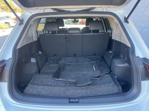 Used 2021 Volkswagen Tiguan SE image 28