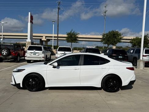 Used 2026 Toyota Camry SE w/ Convenience Package FWD image 8