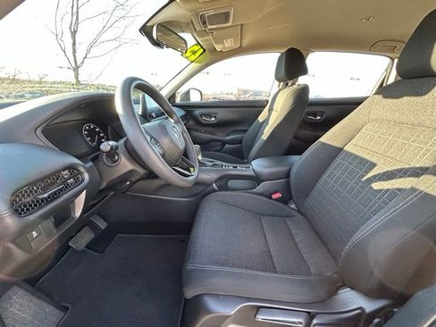 Used 2025 Honda HR-V LX image 8