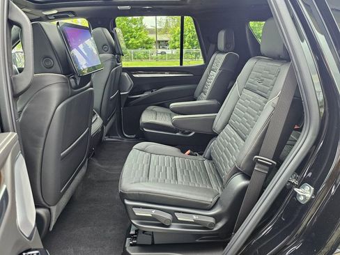 New 2026 Cadillac Escalade Platinum Sport AWD/4WD image 17