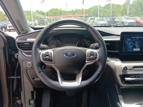 Used 2022 Ford Explorer XLT w/ Equipment Group 202A RWD image 15