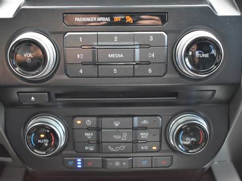 Used 2015 Ford F150 Lariat w/ Equipment Group 502A Luxury AWD/4WD image 34