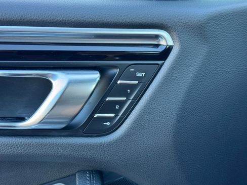 Used 2023 Porsche Macan image 19