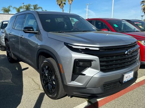 Used 2026 Chevrolet Traverse LT w/ Midnight/Sport Edition image 3