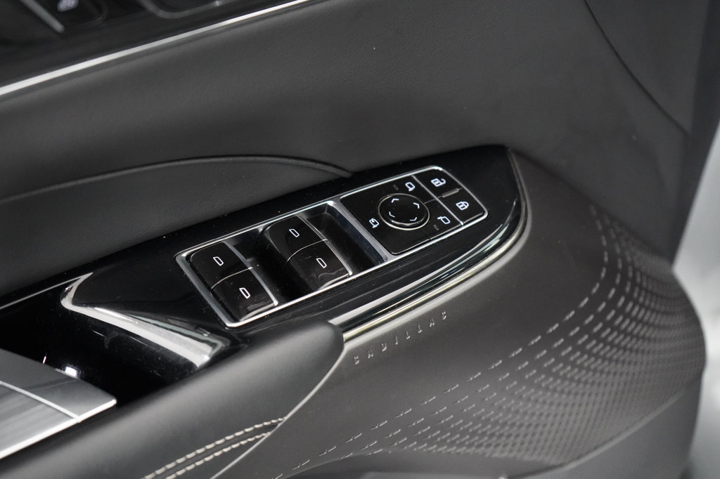 Used 2024 Cadillac Lyriq Luxury AWD/4WD image 24