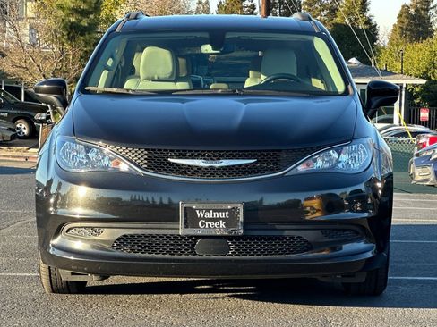 Used 2021 Chrysler Voyager Lxi image 5