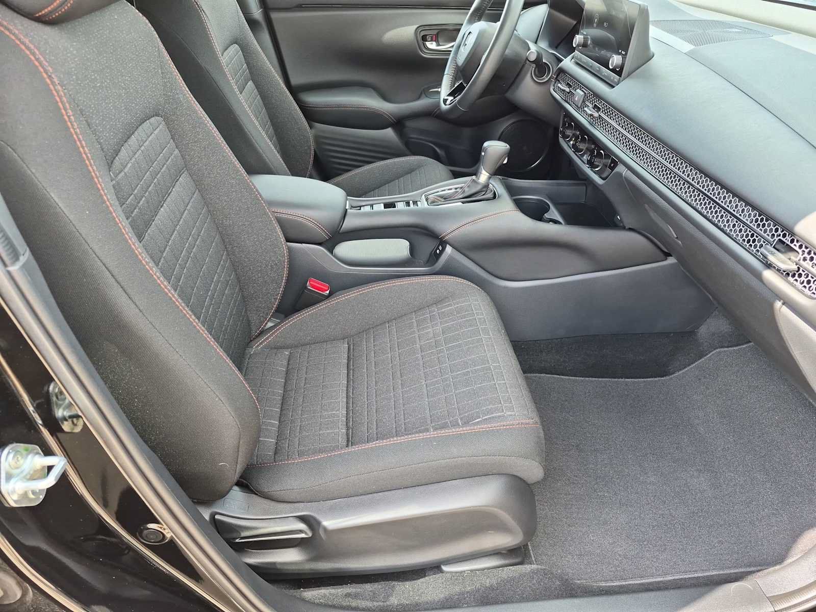 Certified 2025 Honda HR-V Sport image 19