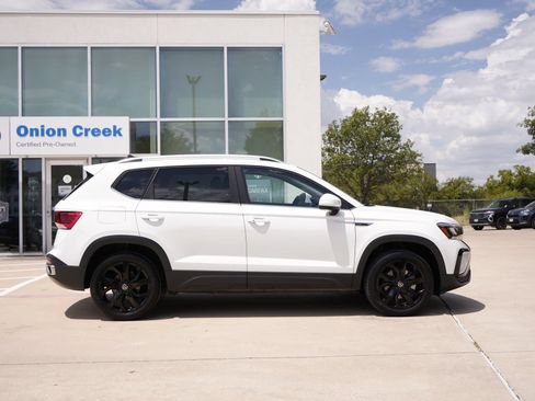 Certified 2023 Volkswagen Taos SE w/ Black Wheel Package FWD image 4