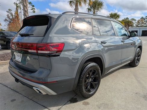 Used 2024 Volkswagen Atlas Peak Edition SE image 4