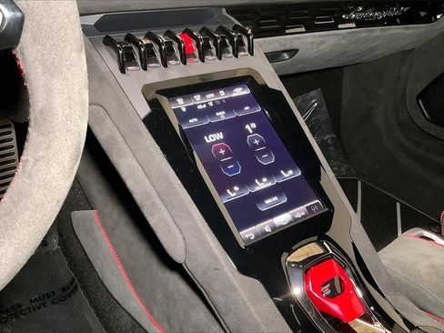 Used 2024 Lamborghini Huracan Sterrato image 33