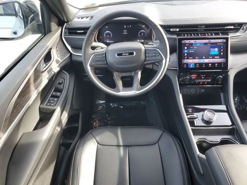 New 2025 Jeep Grand Cherokee Limited image 19