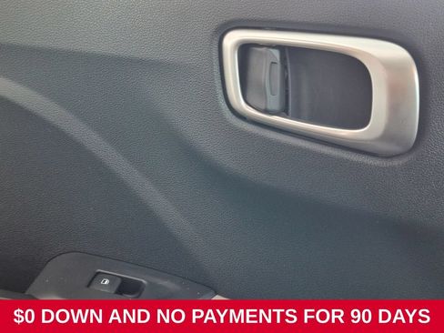 Used 2025 Hyundai Venue SEL FWD image 26