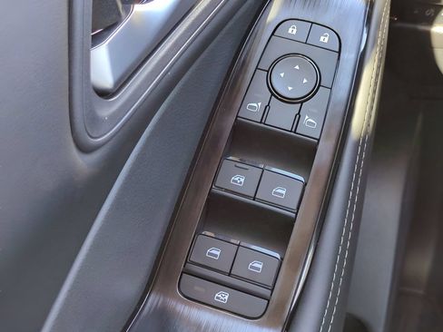 Certified 2026 Nissan Rogue SV FWD image 23