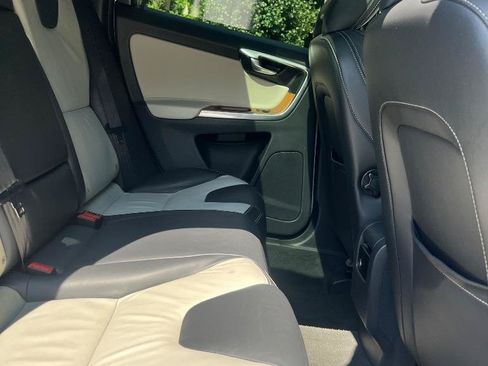 Used 2015 Volvo XC60 T6 Platinum FWD image 36