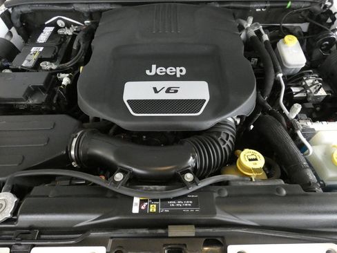 Used 2018 Jeep Wrangler Unlimited Sport S AWD/4WD image 23