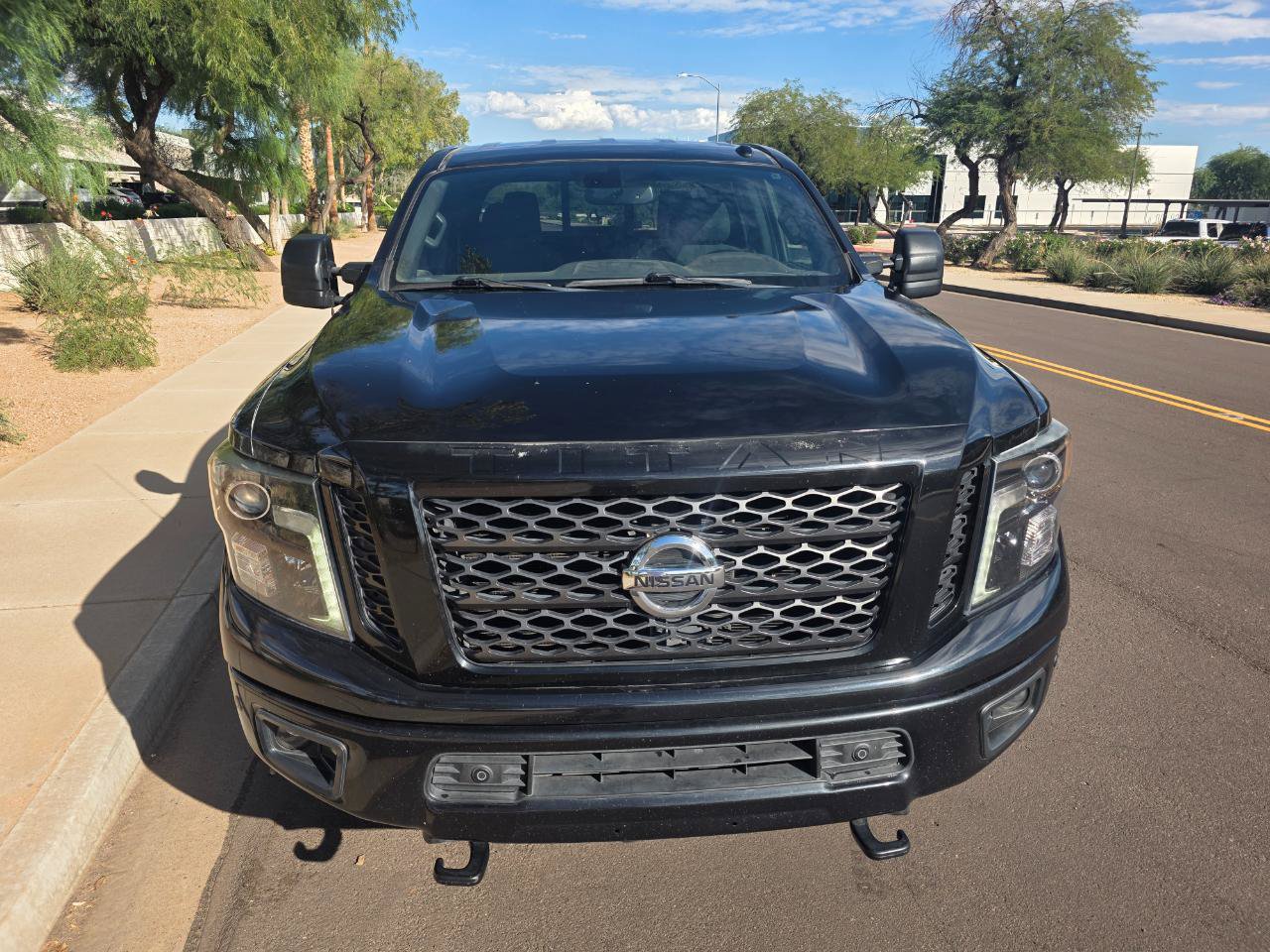 Used 2018 Nissan Titan SV w/ SV Convenience Package AWD/4WD image 7