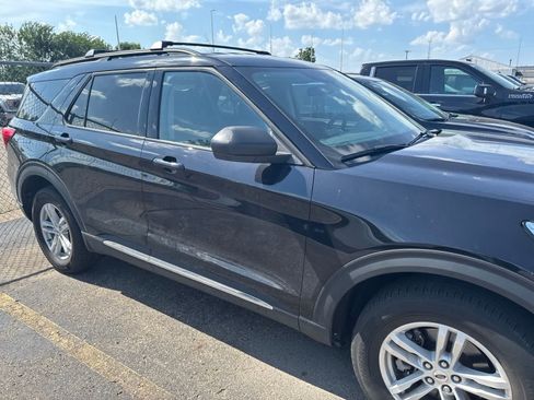 Used 2024 Ford Explorer XLT w/ Equipment Group 202A AWD/4WD image 27