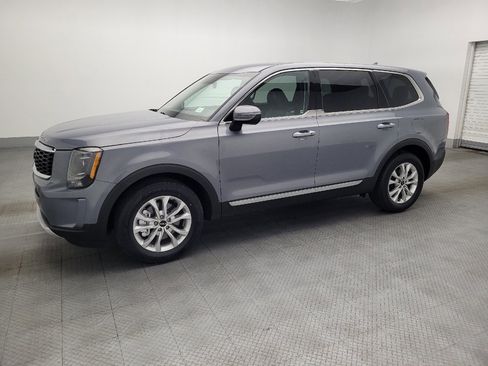 Used 2022 Kia Telluride LX image 2