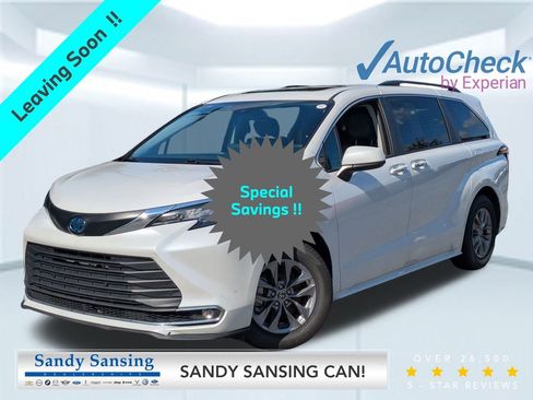 Used 2023 Toyota Sienna XLE image 1