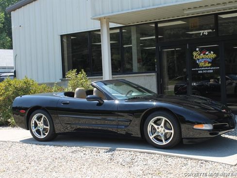 Used 2002 Chevrolet Corvette Convertible w/ Preferred Equipment Group2 image 13