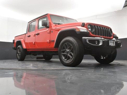 Used 2024 Jeep Gladiator Sport image 18