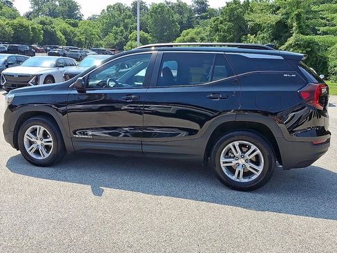 Used 2024 GMC Terrain SLE w/ Driver Convenience Package FWD image 6