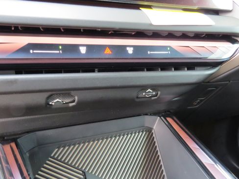 New 2025 BMW X3 xDrive30i w/ Convenience Package image 18