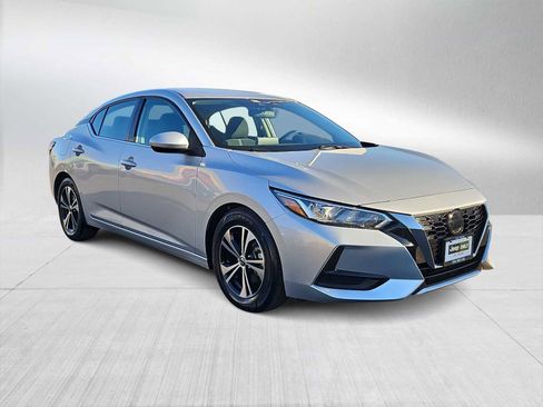Used 2022 Nissan Sentra SV image 2